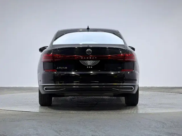 Volkswagen Passat — Фото автомобиля 3