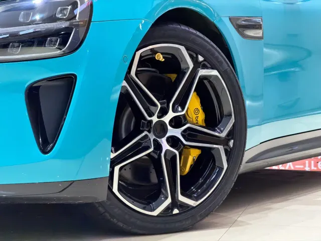 Xiaomi SU7 — Фото автомобиля 16