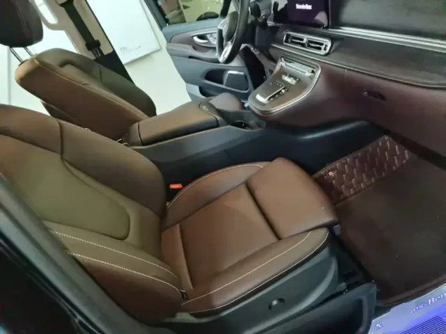 Mercedes-Benz V-Class — Фото автомобиля 24