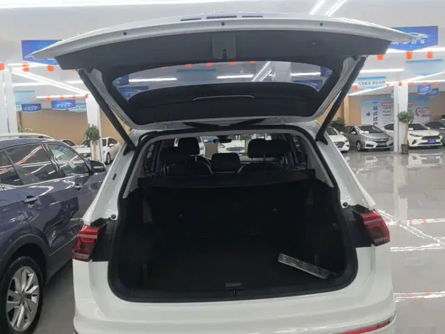 Volkswagen Tiguan L — Фото автомобиля 18