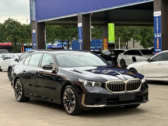 BMW 5 Series — Фото автомобиля 3