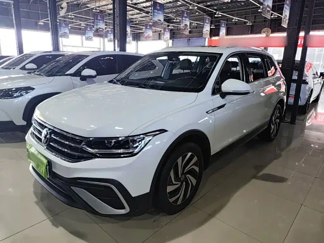 Фотография автомобиля — Volkswagen Tiguan L