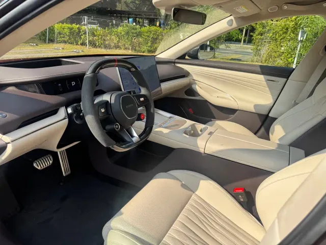 Xiaomi SU7 — Фото автомобиля 12