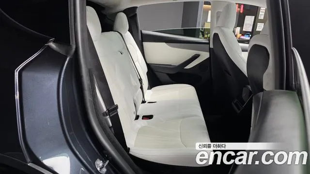 Tesla Model Y — Фото автомобиля 26