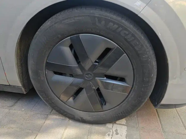 Li Auto MEGA — Фото автомобиля 6