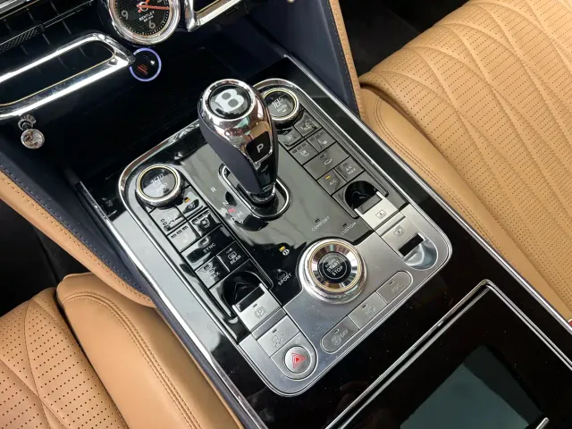 Bentley Flying Spur — Фото автомобиля 7