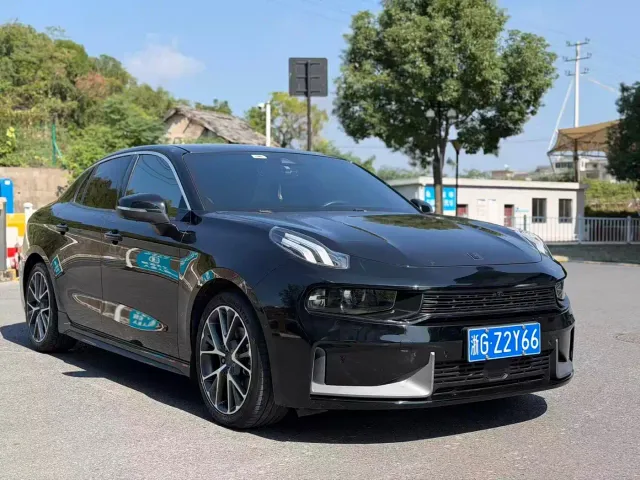 Lynk & Co 03 — Фото автомобиля 3