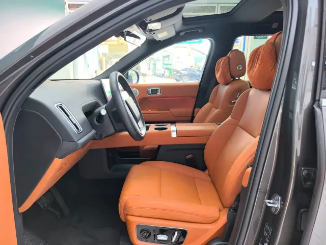Li Auto L8 — Фото автомобиля 5