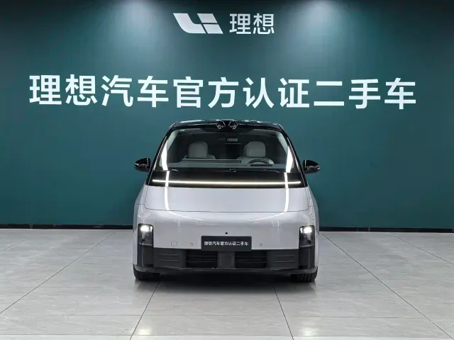 Li Auto MEGA — Фото автомобиля 2