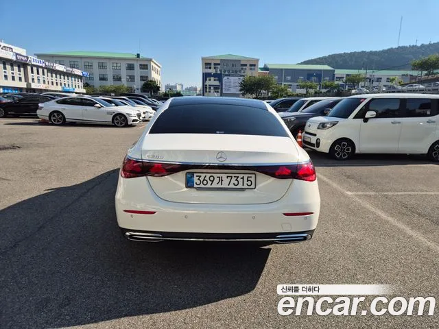 Mercedes-Benz E-Class — Фото автомобиля 4