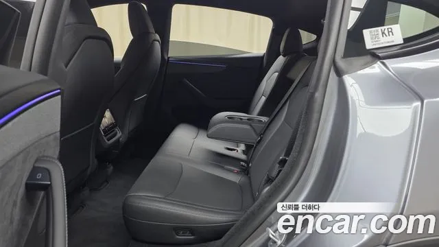 Tesla Model Y — Фото автомобиля 11