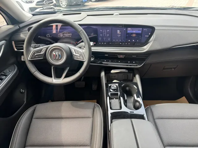 Buick Envision Plus — Фото автомобиля 13