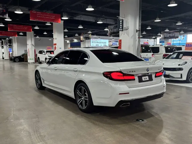 BMW 5 Series — Фото автомобиля 7