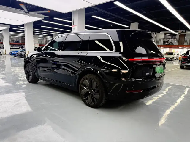 Li Auto L9 — Фото автомобиля 15
