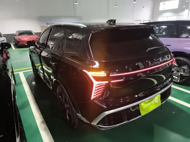 Hongqi Hongqi HS3 PHEV 2025 125km Jingwei PLUS 2 Million Commemorative Edition — Фото автомобиля 4