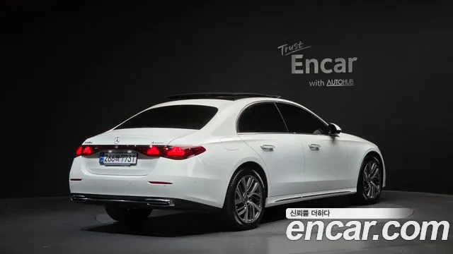 Mercedes-Benz E-Class — Фото автомобиля 2