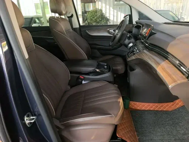 Roewe Roewe iMAX8 EV 2022 Gold Edition — Фото автомобиля 24