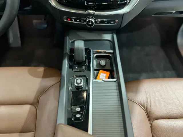 Volvo XC60 — Фото автомобиля 12