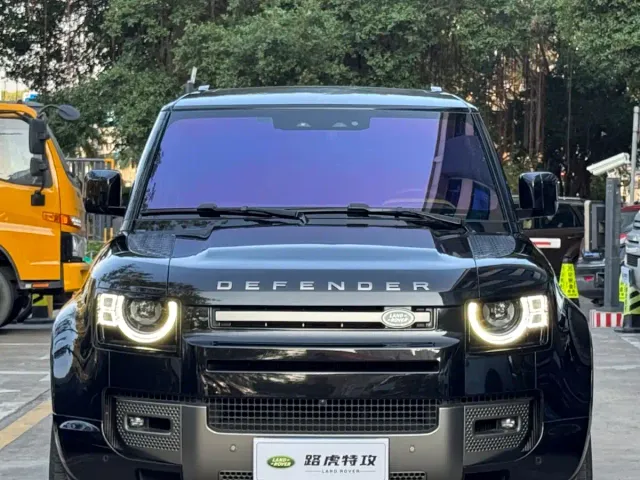 Land Rover Defender — Фото автомобиля 2