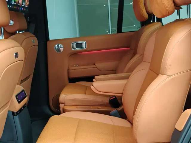 Li Auto L9 — Фото автомобиля 11