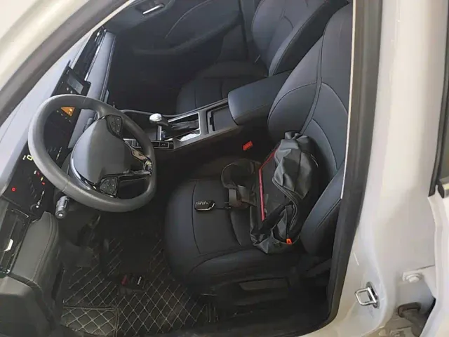 Roewe i5 — Фото автомобиля 14