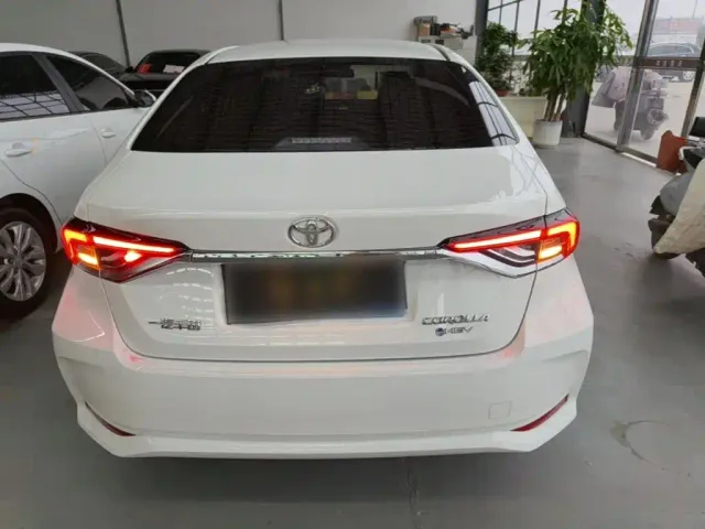 Toyota Corolla — Фото автомобиля 5