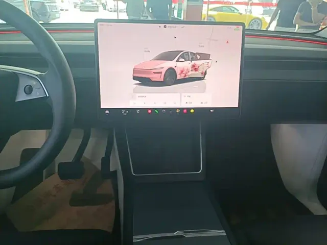 Tesla Model Y — Фото автомобиля 12