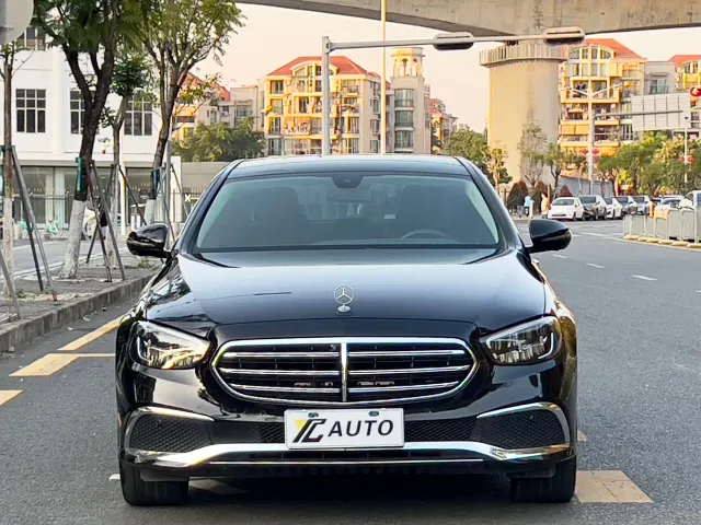 Mercedes-Benz E-Class — Фото автомобиля 2