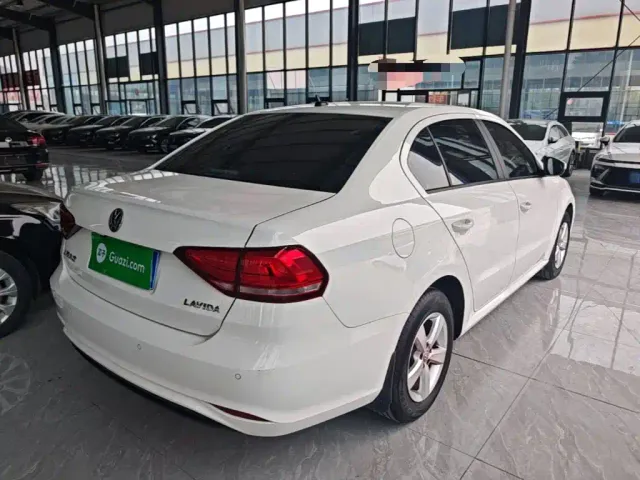 Volkswagen Lavida — Фото автомобиля 6