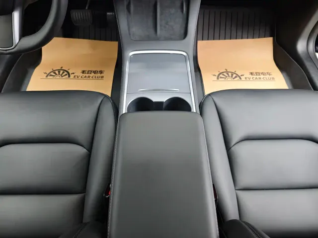 Tesla Model 3 — Фото автомобиля 17