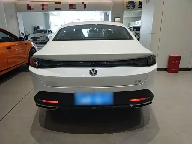 Changan Eado — Фото автомобиля 5