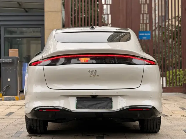 IM Motors LS6 — Фото автомобиля 8