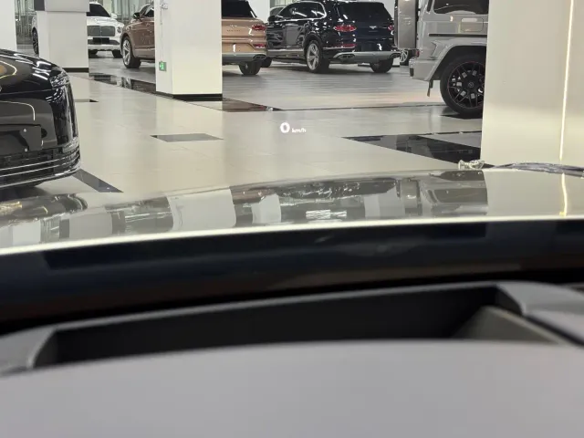 Bentley Flying Spur — Фото автомобиля 14