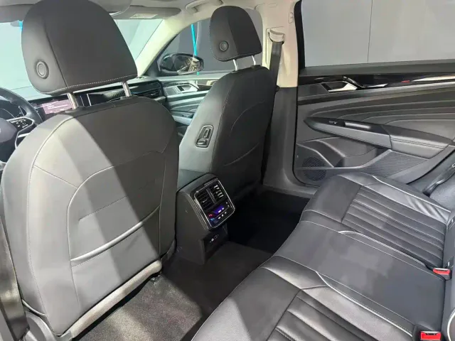 Volkswagen Passat — Фото автомобиля 10