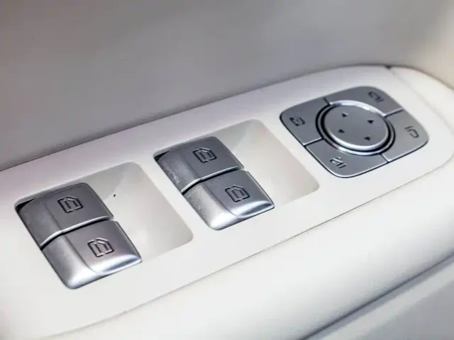 Li Auto L8 — Фото автомобиля 12
