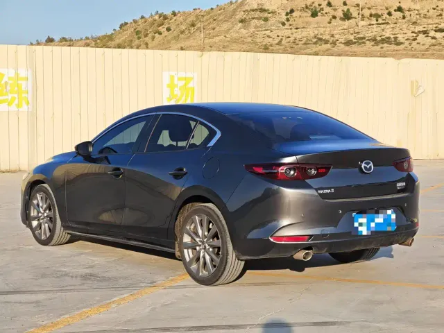 Mazda Axela — Фото автомобиля 6