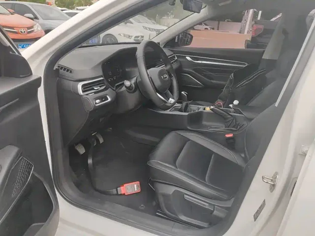 Geely Emgrand — Фото автомобиля 15