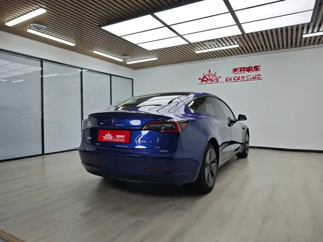 Tesla Model 3 — Фото автомобиля 4