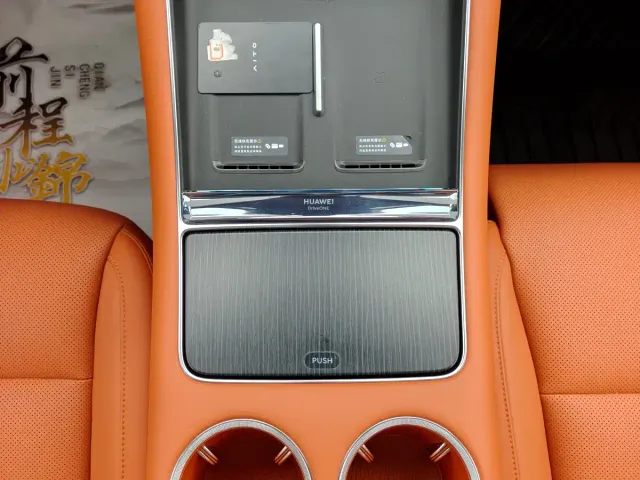 Aito M5 — Фото автомобиля 15