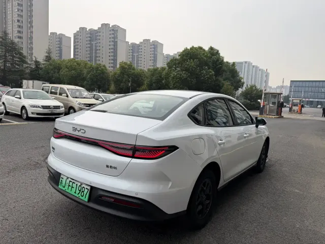 BYD Seal 05 DM-i — Фото автомобиля 19