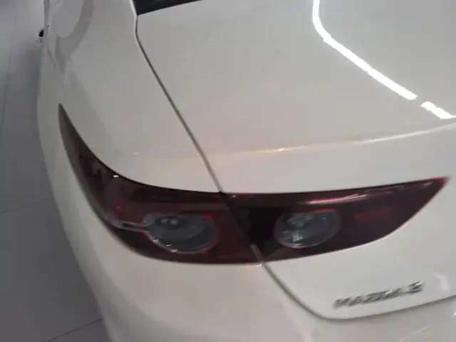 Mazda Axela — Фото автомобиля 4