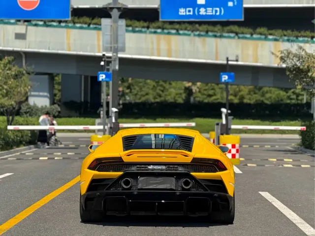 Lamborghini Huracan — Фото автомобиля 8