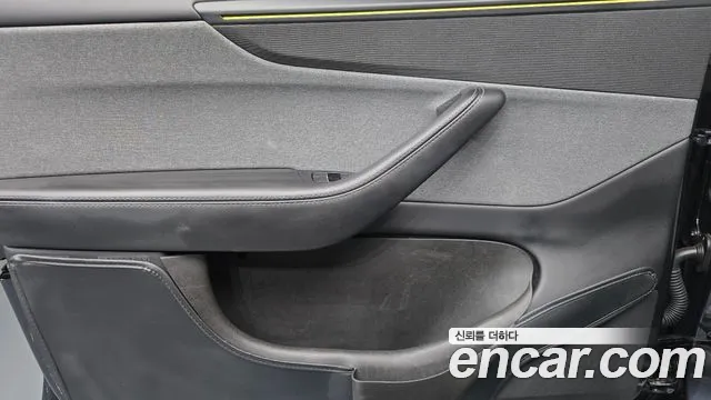 Tesla Model Y — Фото автомобиля 24