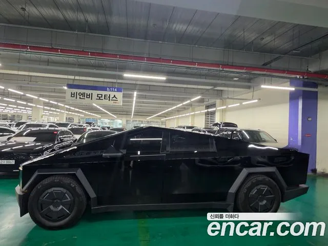 Tesla Cybertruck — Фото автомобиля 3