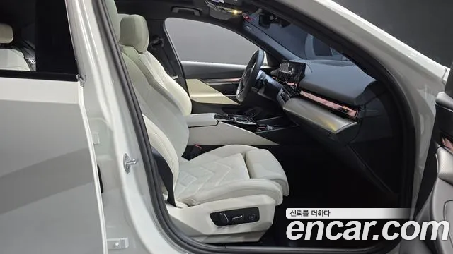 BMW 5 Series G60 — Фото автомобиля 16