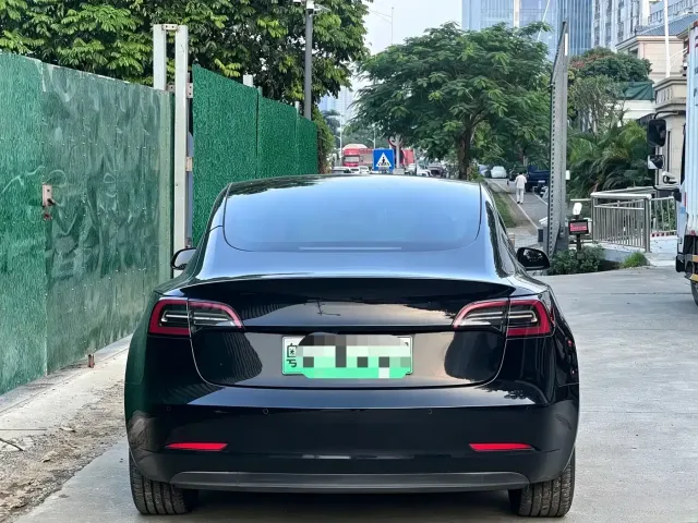 Tesla Model 3 — Фото автомобиля 8
