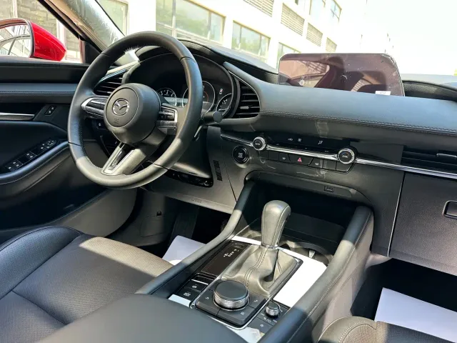 Mazda Axela — Фото автомобиля 8