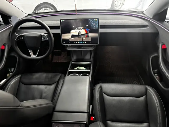 Tesla Model 3 — Фото автомобиля 12