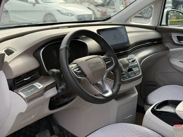Roewe iMAX8 — Фото автомобиля 8