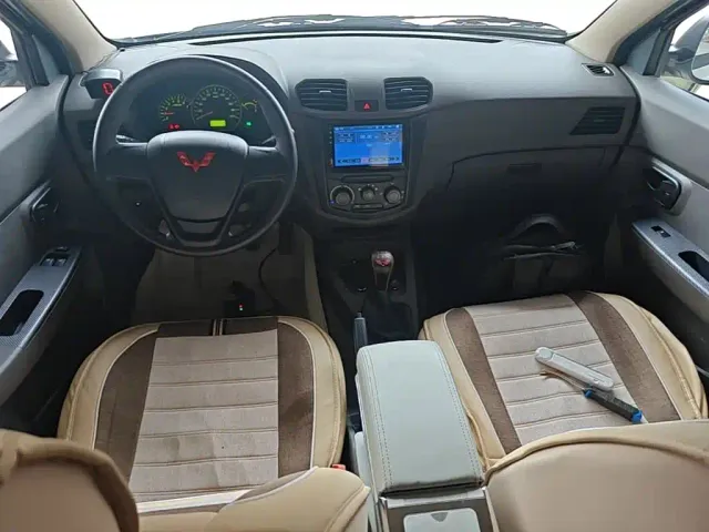 Wuling Hongguang — Фото автомобиля 9